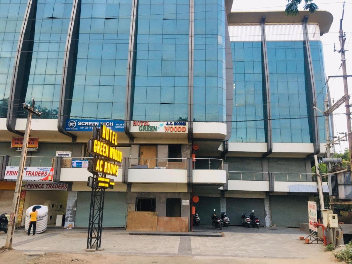 Collection O Hotel Green Park Anand Exterior photo