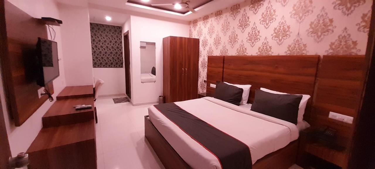Collection O Hotel Green Park Anand Exterior photo