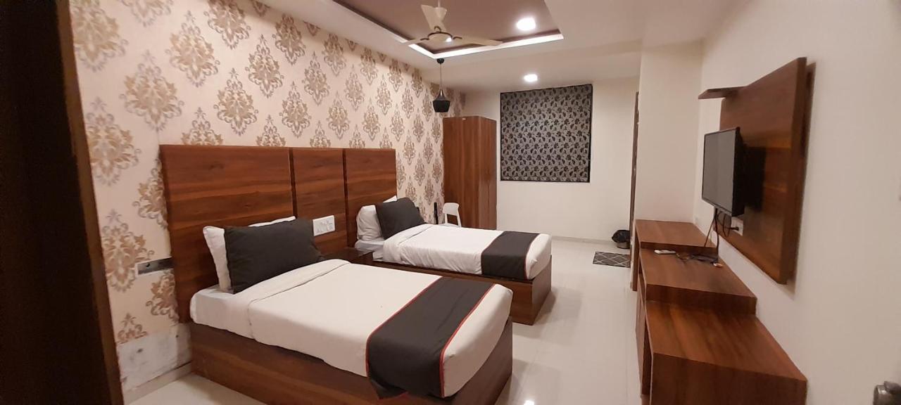 Collection O Hotel Green Park Anand Exterior photo