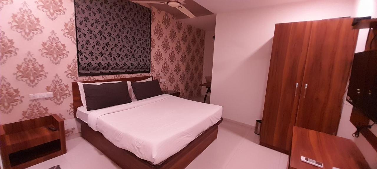 Collection O Hotel Green Park Anand Exterior photo